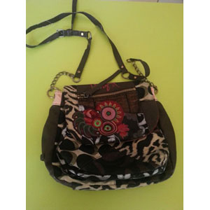 REGALO Bolsos y Plancha pequea de cabello 4